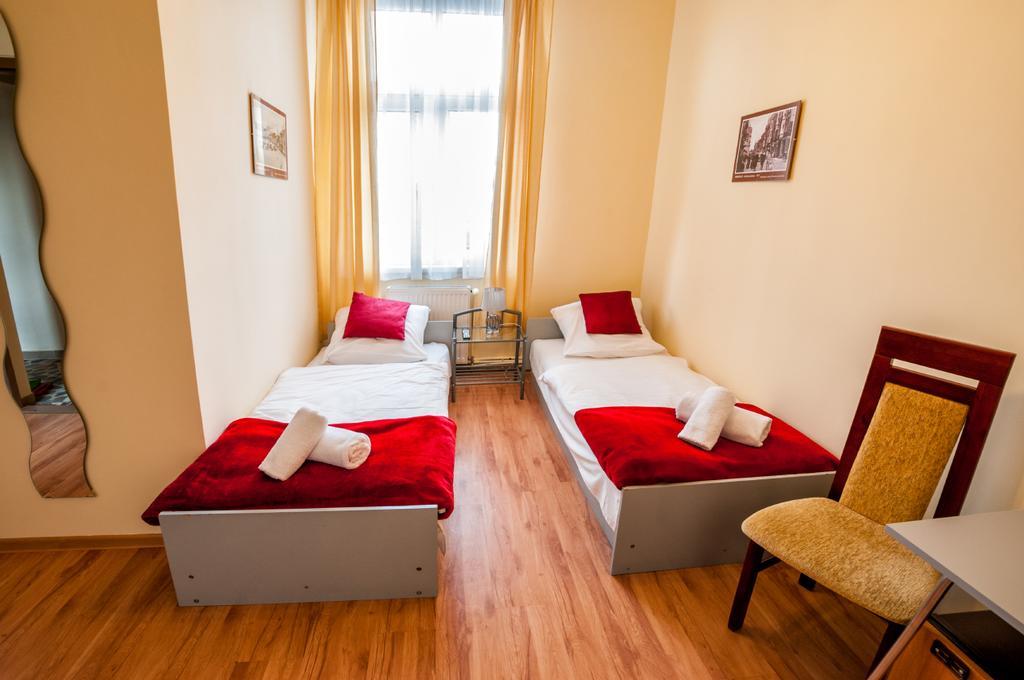 Lew Hostel Inowroclaw Exterior photo